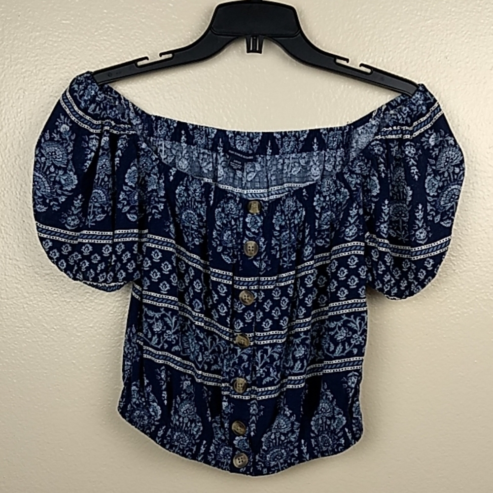 American Eagle Outfitters Puff Sleeve Top